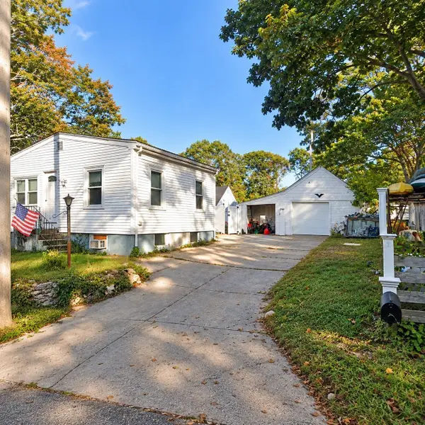 96 Birch St, Attleboro, MA 02703