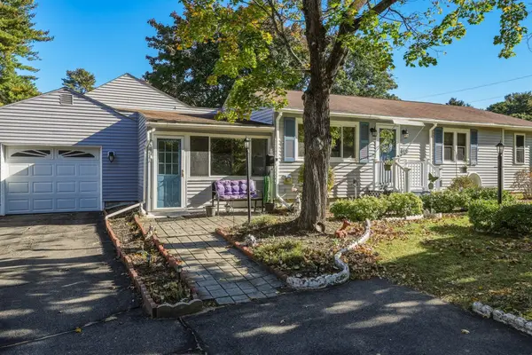 91 Batchelor St, Granby, MA 01033