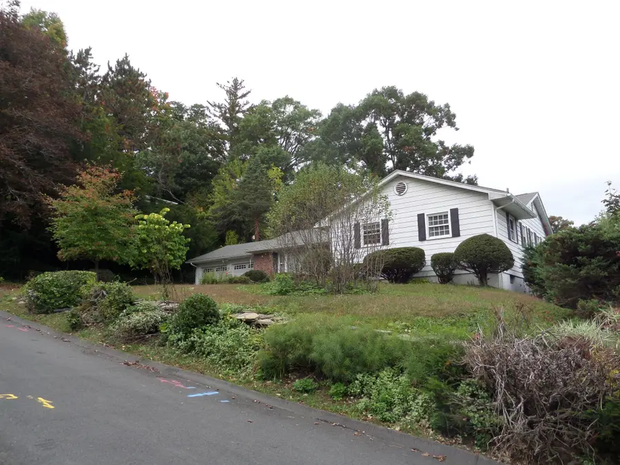 76 Hillview Rd, Holyoke, MA 01040 - #2