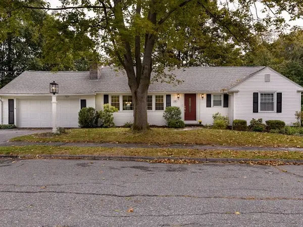 35 Vista Dr, Shrewsbury, MA 01545