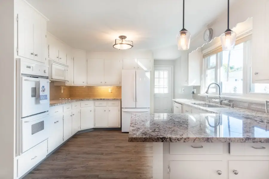 11 Hillview Rd, Holyoke, MA 01040 - #2