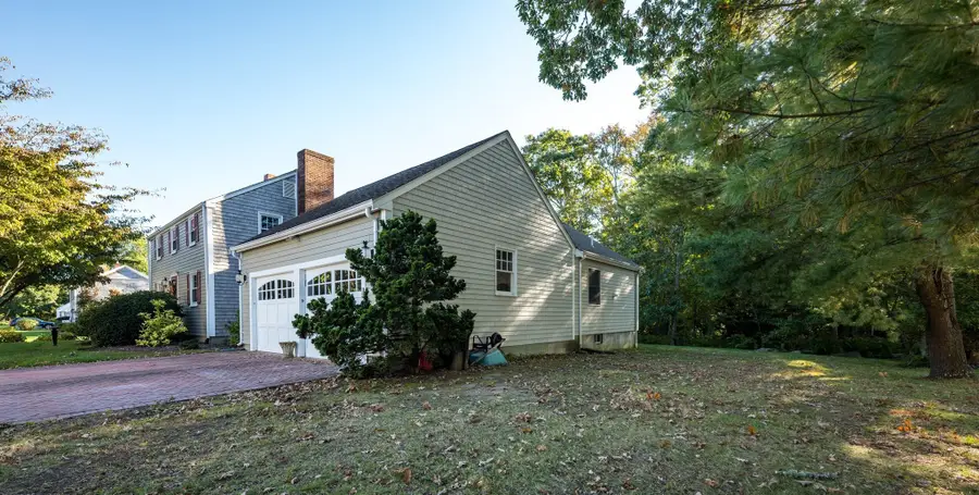 21 Thatcher St, Dartmouth, MA 02748 - #2