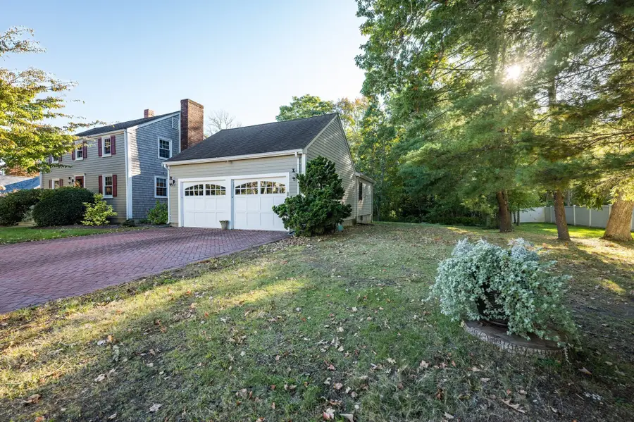 21 Thatcher St, Dartmouth, MA 02748 - #3