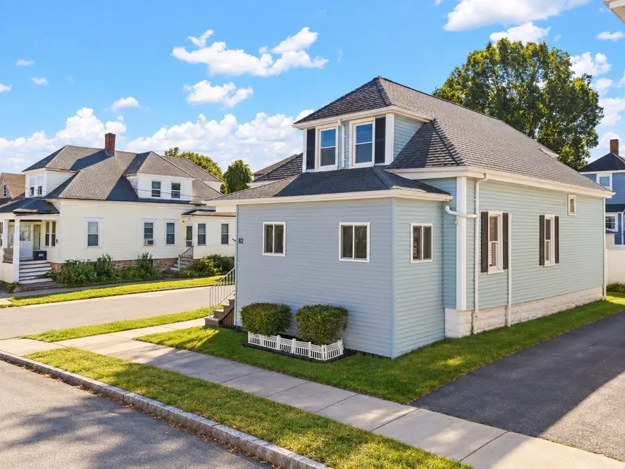 82 Princeton St, New Bedford, MA 02745 - #3