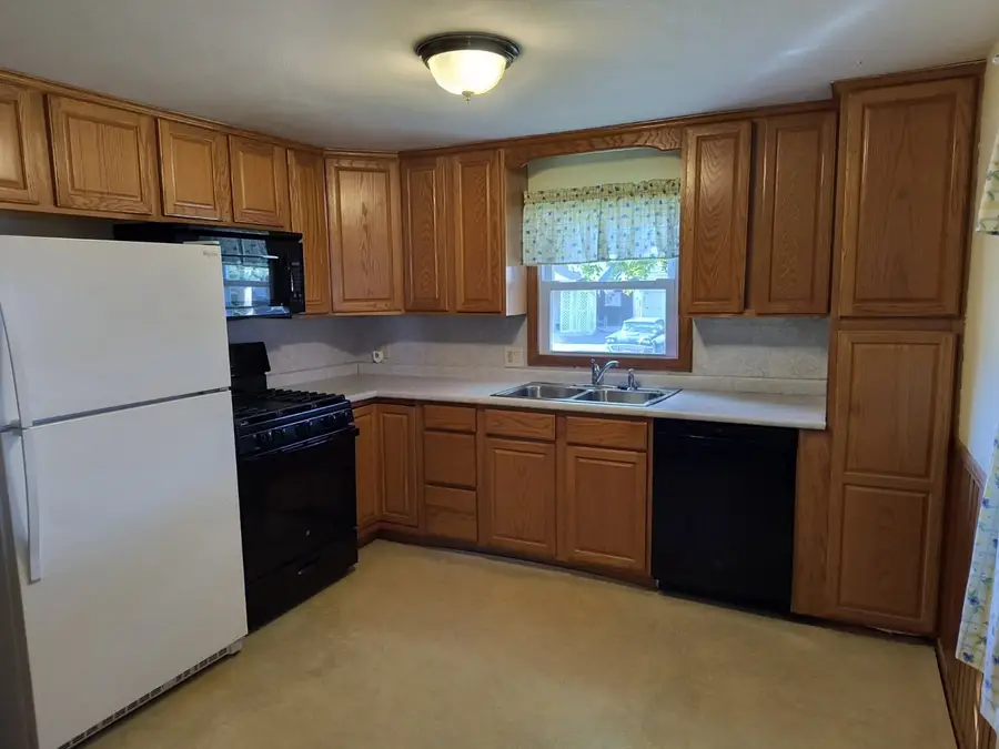81 Beveridge Blvd, Westfield, MA 01085 - #3