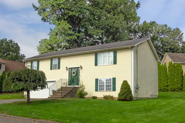 11 Dale St, East Longmeadow, MA 01028