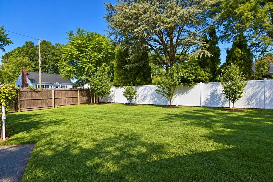66 Curve St, Springfield, MA 01104 - #3