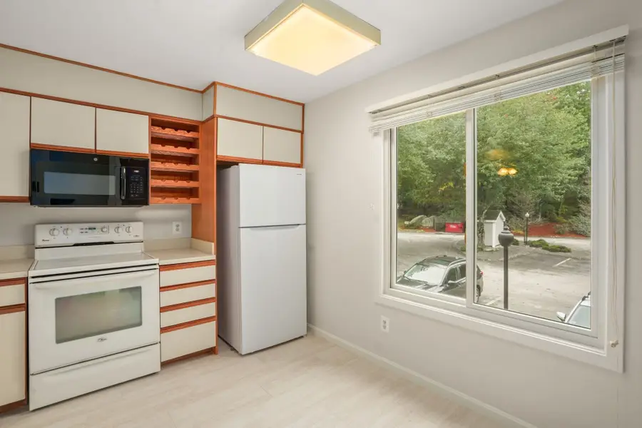 330 Sunderland Rd #22, Worcester, MA 01604 - #3
