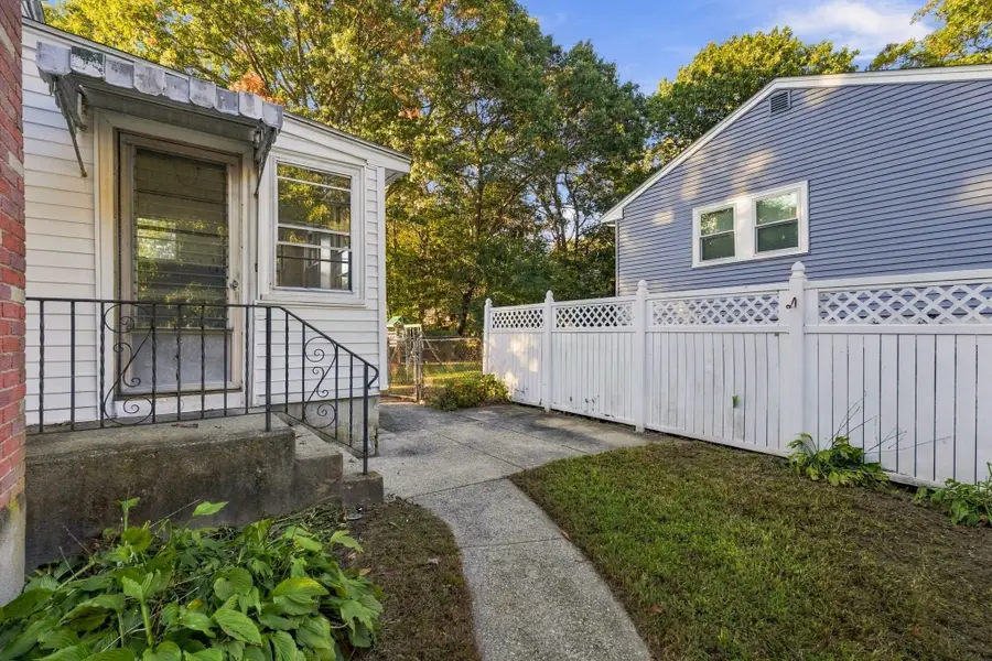 81 Berlin St, Dedham, MA 02026 - #3