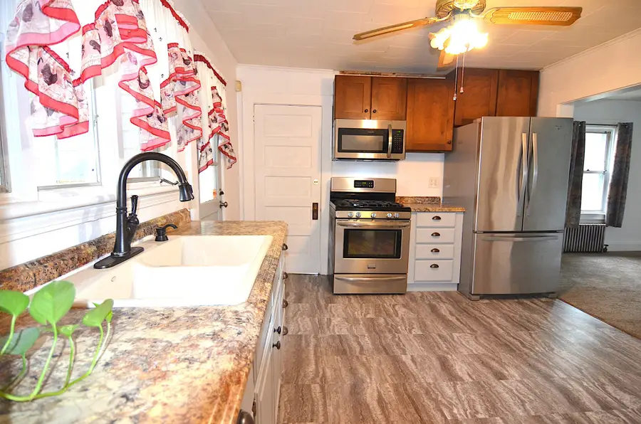 31 Barber St, Springfield, MA 01109 - #3