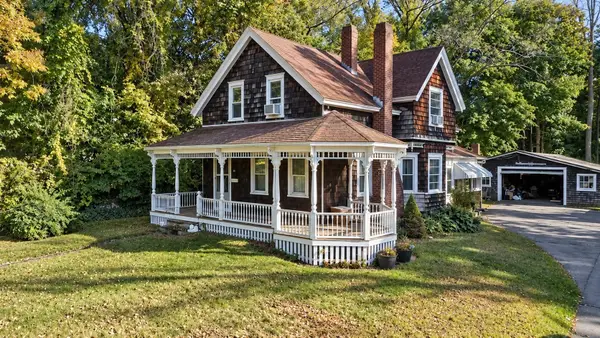 99 Hart St, Taunton, MA 02780