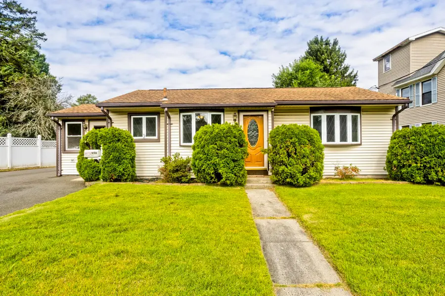 956 Granby Rd, Chicopee, MA 01020 - #2