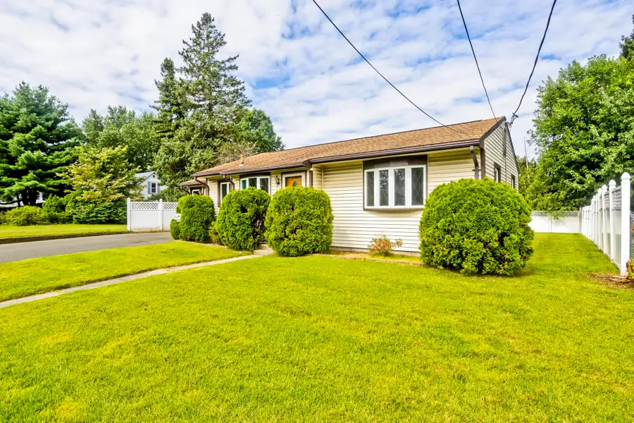 956 Granby Rd, Chicopee, MA 01020 - #3