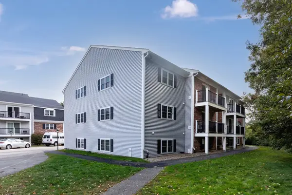 15 Chapel Hill Dr #12, Plymouth, MA 02360