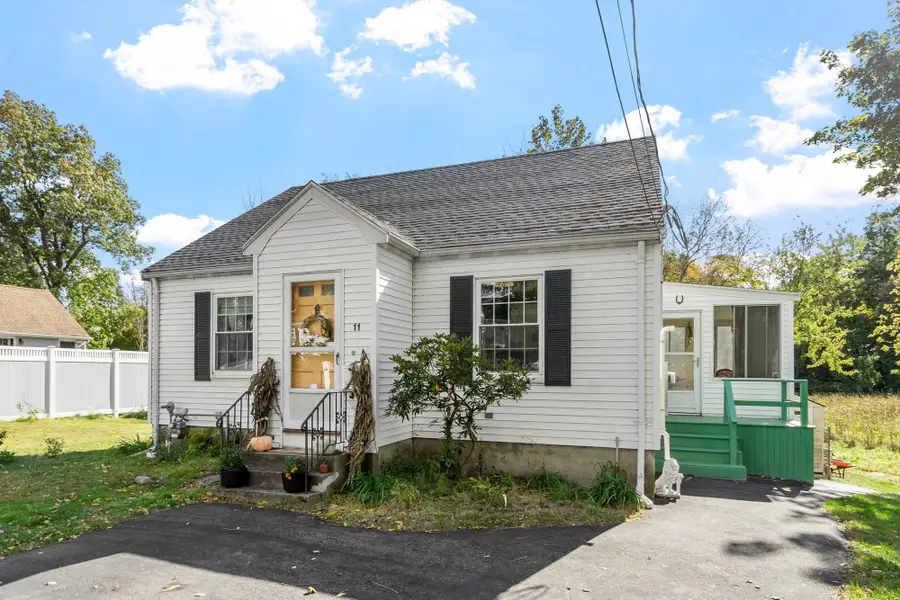 11 Barker St, Danvers, MA 01923 - #3