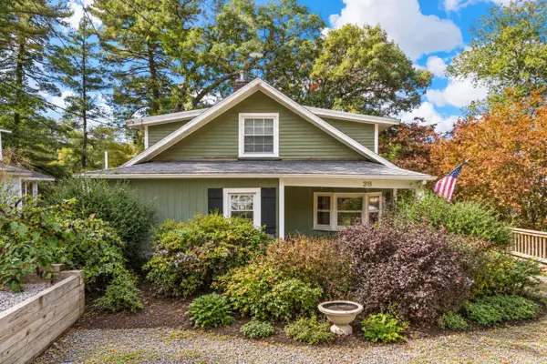 28 Davis Rd, Stow, MA 01775
