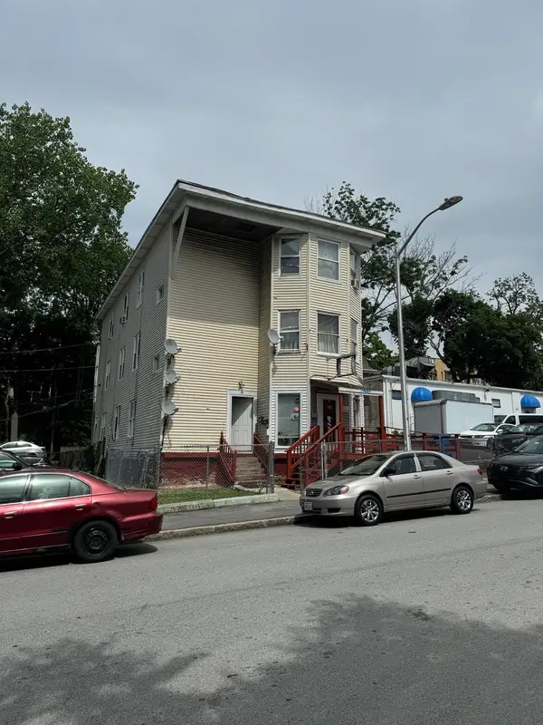 6 Piedmont St, Worcester, MA 01610