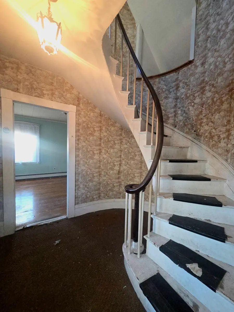 4 Upham St, Salem, MA 01970 - #2