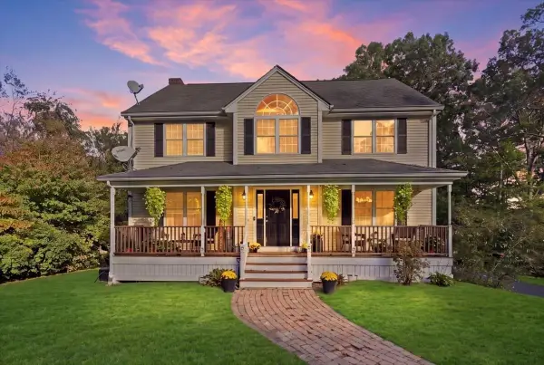 319 Oak St, Swansea, MA 02777