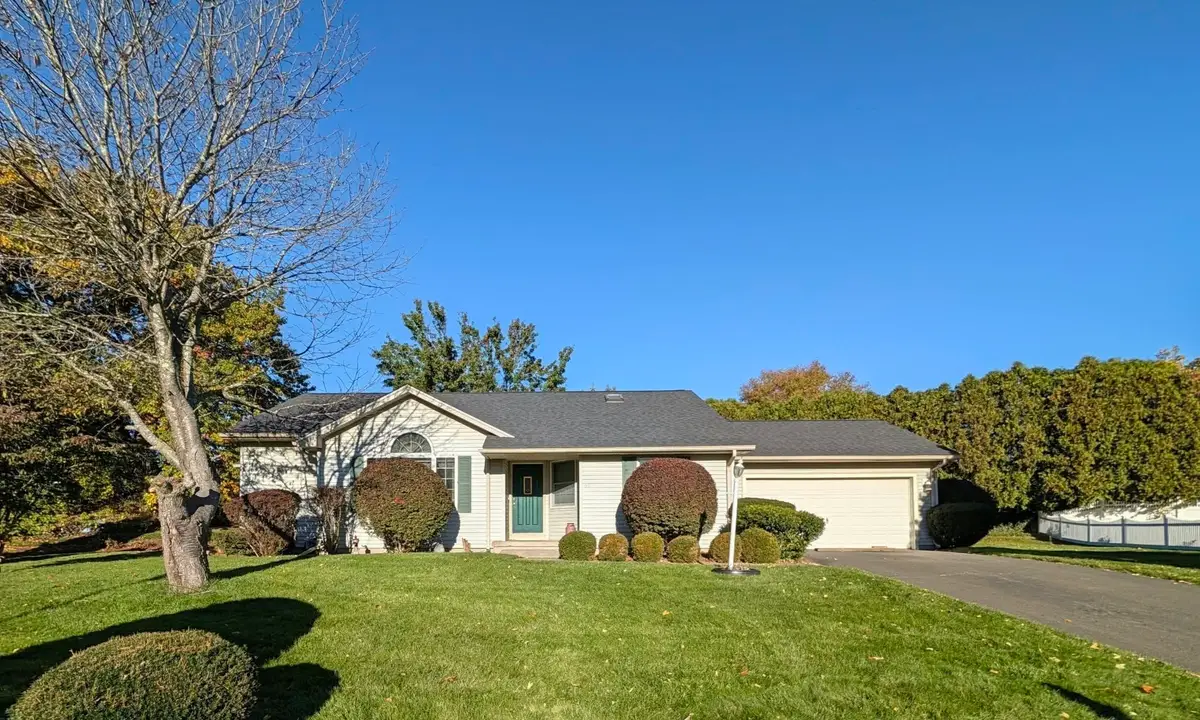 60 Applewood Ln, South Hadley, MA 01075 - #1