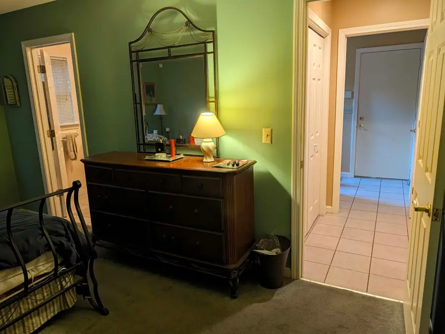 60 Applewood Ln, South Hadley, MA 01075 - #2