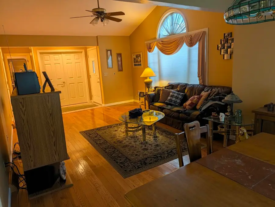 60 Applewood Ln, South Hadley, MA 01075 - #3