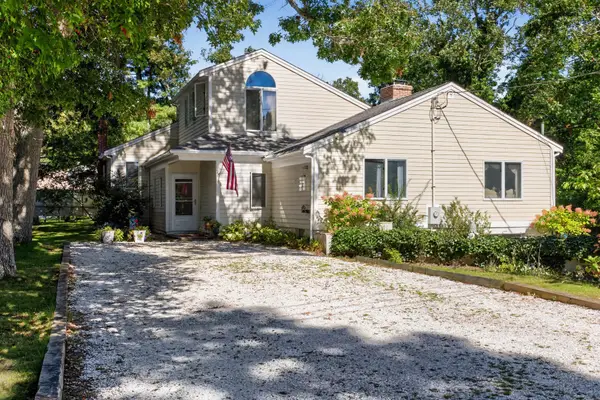15 Atkinson Rd, Falmouth, MA 02536