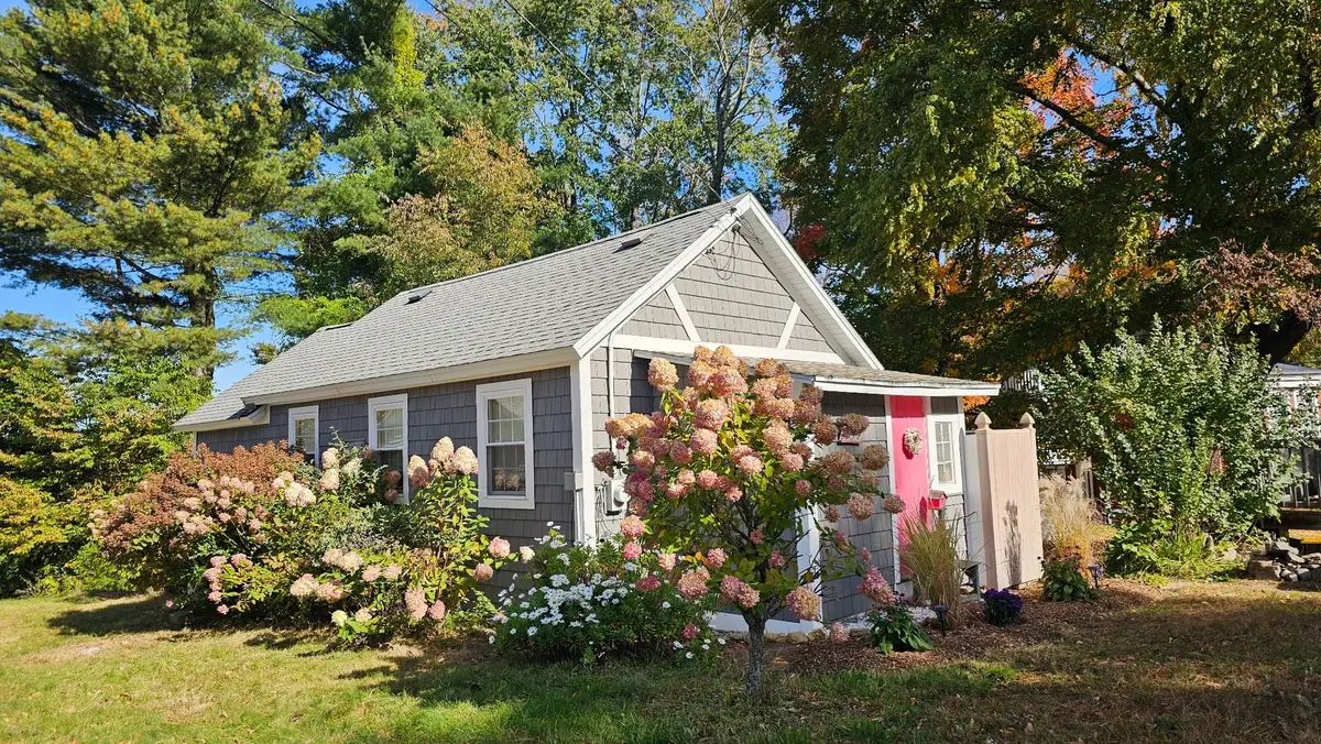 5 Lakeshore Dr, Wales, MA 01081 - #1