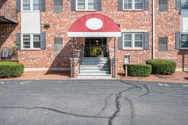 21 Dallas Dr #202, Dracut, MA 01826