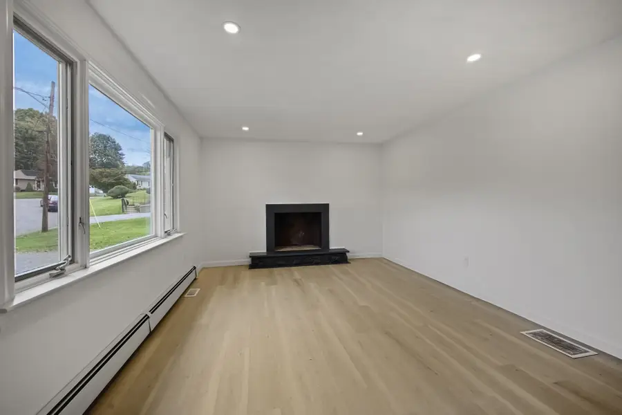 114 Valley Rd, Somerset, MA 02726 - #2