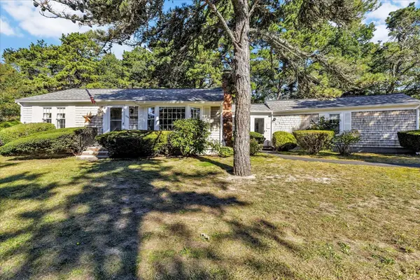686 Queen Anne Rd, Harwich, MA 02645