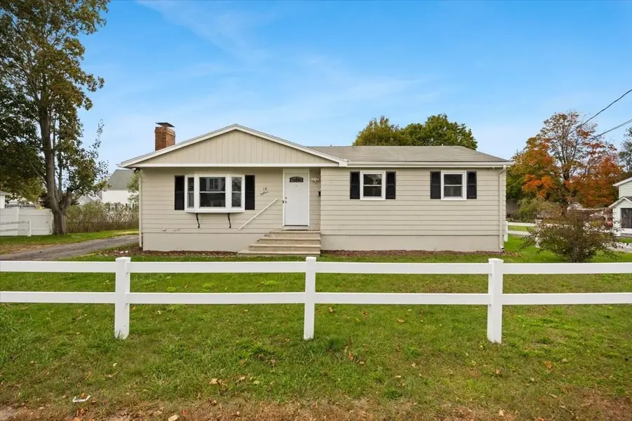 18 Pearl St, Taunton, MA 02780 - #2