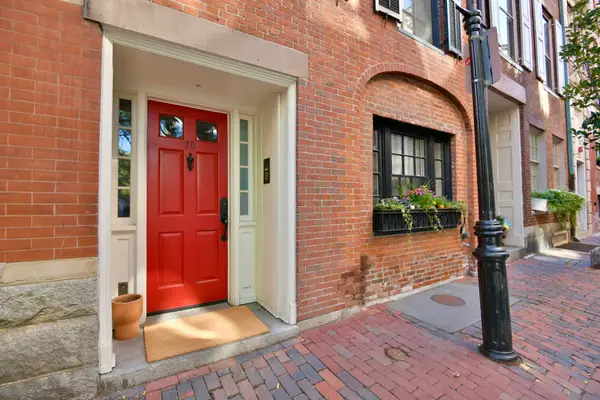 70 Myrtle St, Boston, MA 02114
