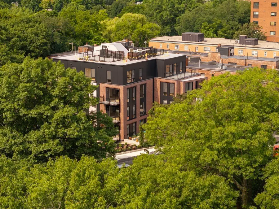 80 Vernon #PentHouse B, Brookline, MA 02446 - #2