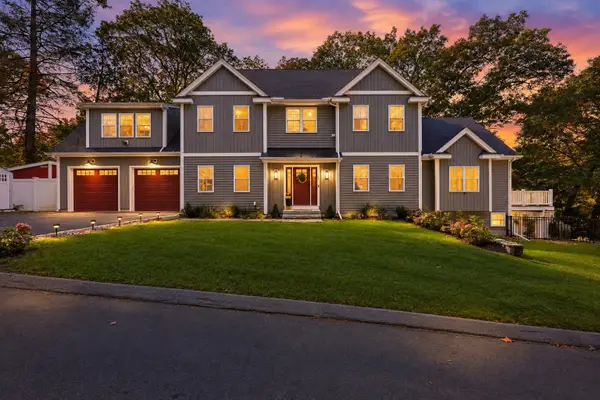 15 Wellesley Ave, Burlington, MA 01803