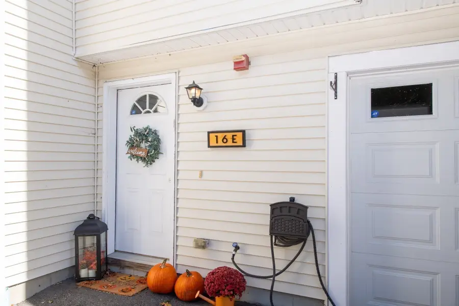 16 Clifton St #E, Taunton, MA 02780 - #3