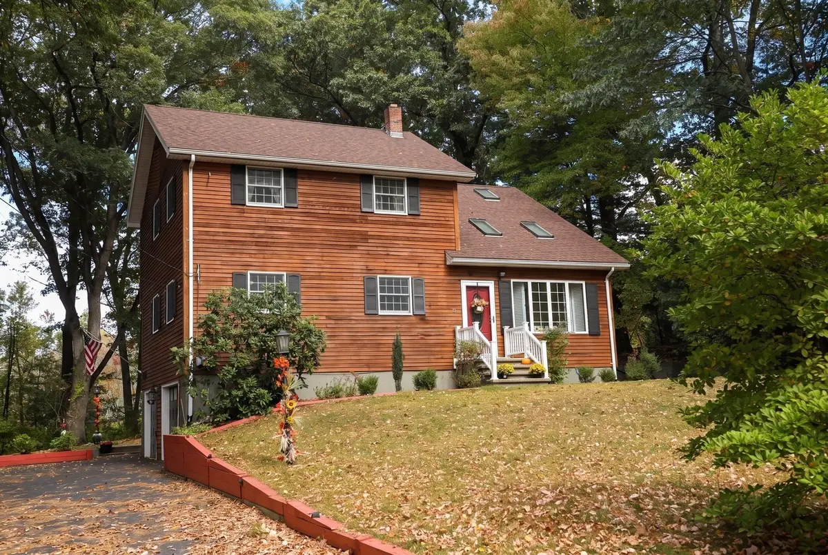 8 Nichols St, North Reading, MA 01864 - #1