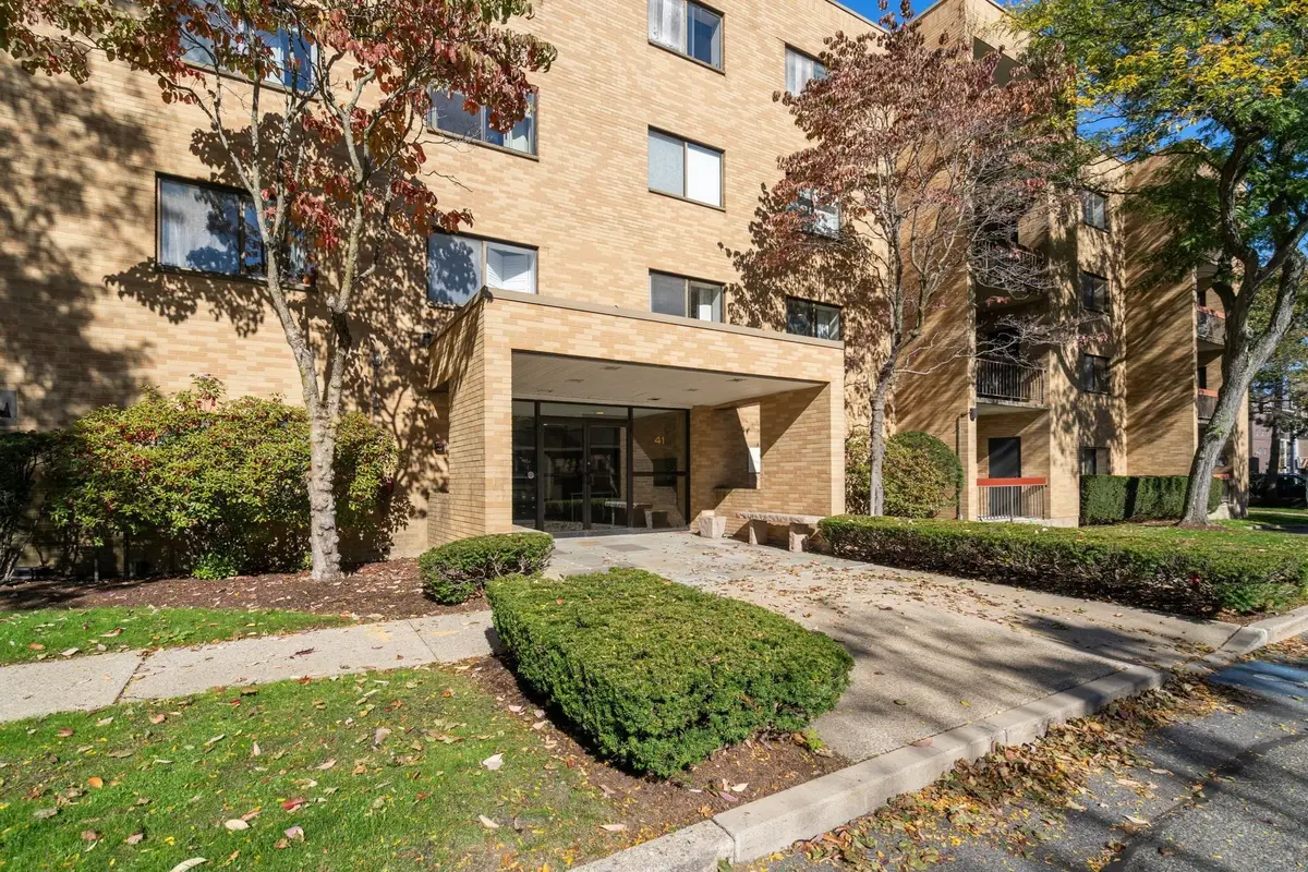 41 Centre St #204, Brookline, MA 02446 - #1