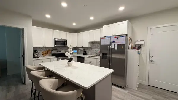 652 Merrimack St #203, Lowell, MA 01854
