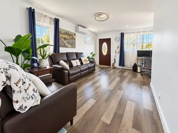 17 Crawford Rd, Braintree, MA 02184