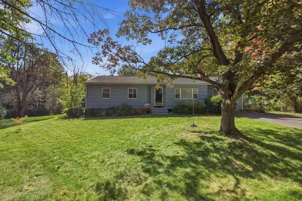36 Valley View Dr, Amherst, MA 01002
