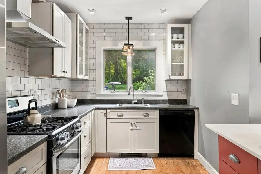 746 Dighton Ave, Taunton, MA 02780 - #2