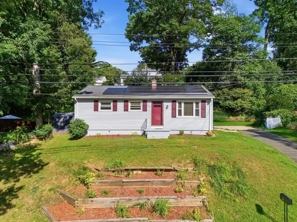 101 Regal St, Springfield, MA 01118