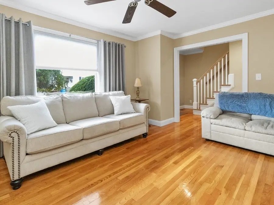 33 Auburn St #2, Waltham, MA 02453 - #3