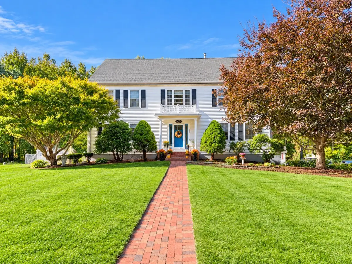 30 Arthur's Pl, Bridgewater, MA 02324 - #1