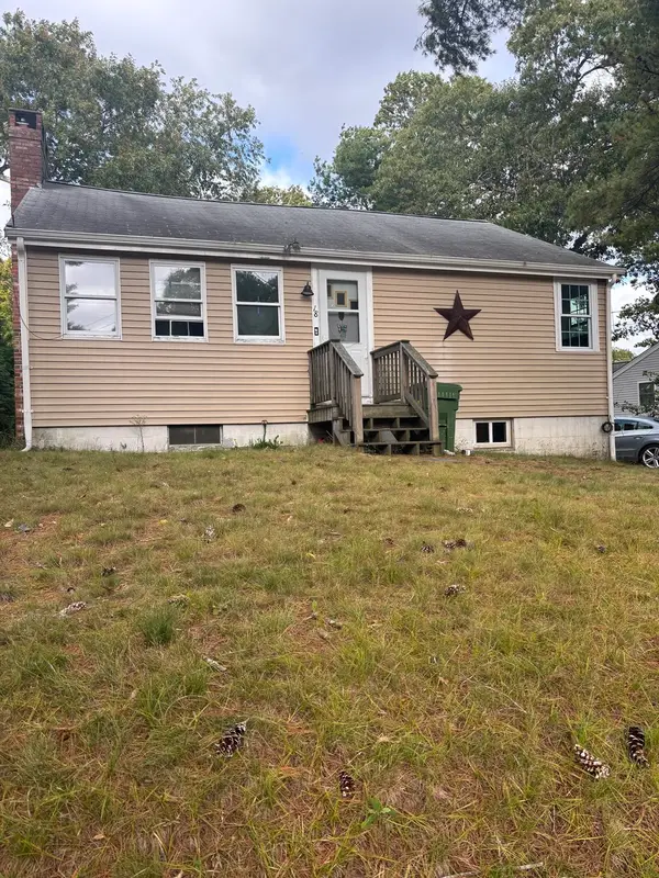 18 Buzzards Bay Dr, Plymouth, MA 02360