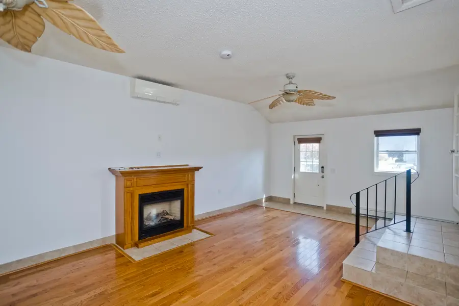 20 Strong Street, Easthampton, MA 01027 - #3