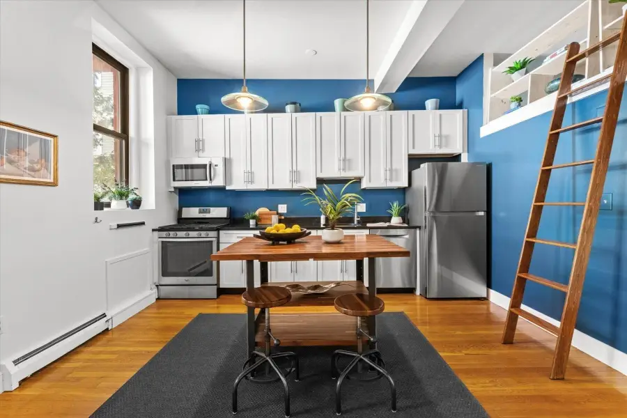 238 Columbia St #2W, Cambridge, MA 02139 - #3