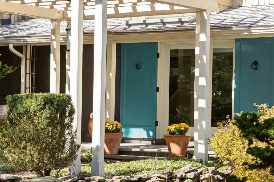 10 Stewart Ave, Gloucester, MA 01930 - #3