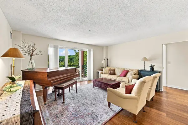 273 Cambridge Rd #505, Woburn, MA 01801